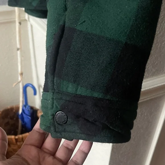 Hurley Men's Black and Green Checkered Plaid Fleece Lined Jacketed Large - Picture 3 of 5